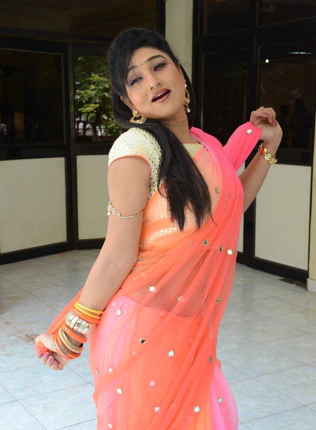 O Malli Telugu Movie Heroine Ramya Sri Pink Saree Wallpaper