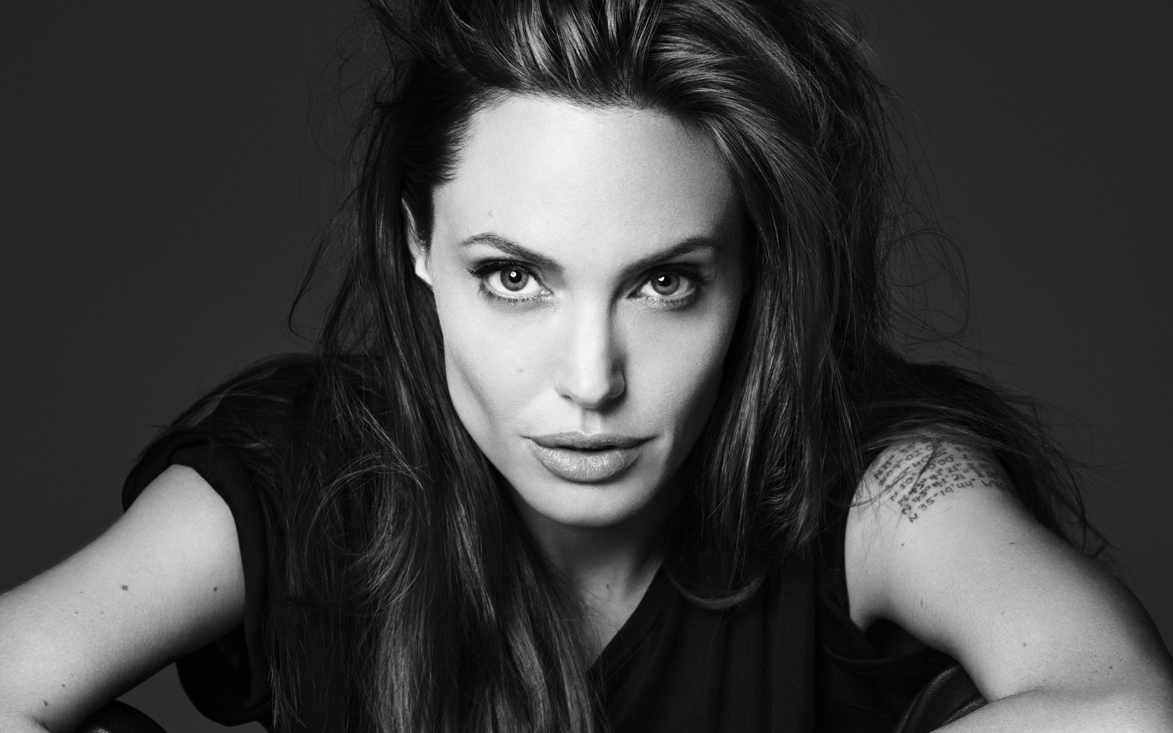 Angelina Jolie Black And White Hd Wallpaper