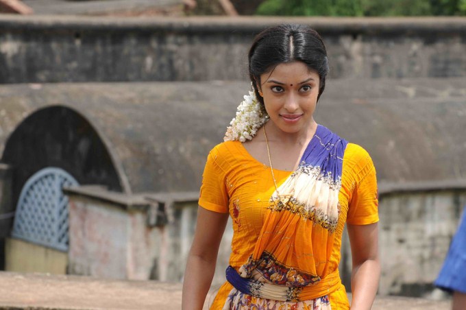 Therodum Veedhiyile Movie Actress Payal Ghosh Pics