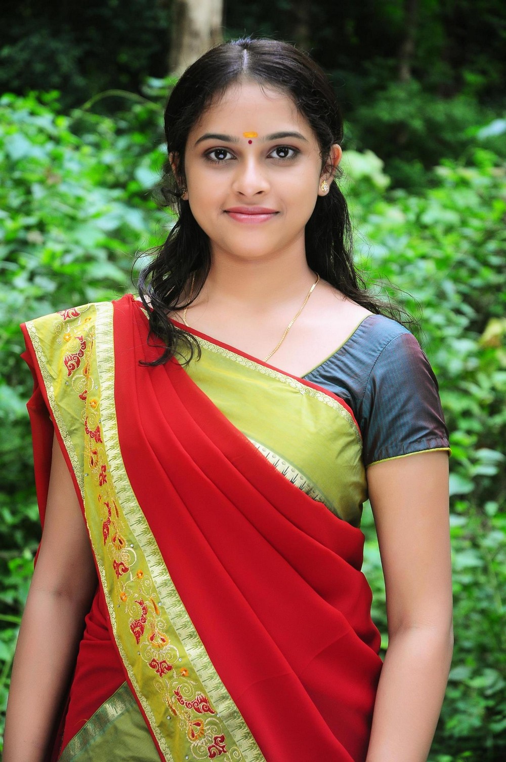 Sri Divya Red With Green Saree Photos
