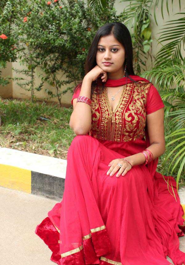 Ansiba Hassan Red Dress Pictures