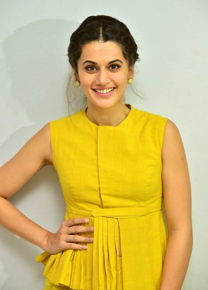 Taapsee Pannu Yellow Dress Computer Pictures