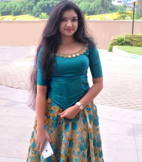 Malavika Nair Kerala Dress Pictures