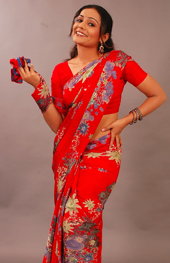 Meera Vasudevan Saree Photoshoot Images