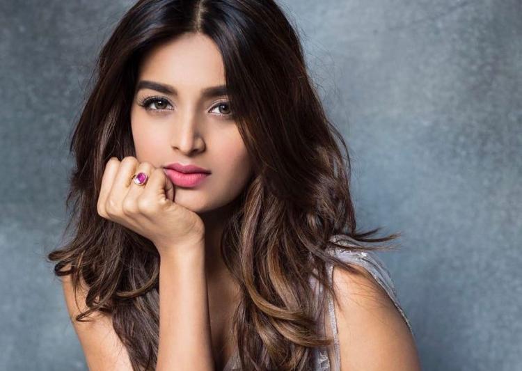 Nidhhi Agerwal Face Pictures
