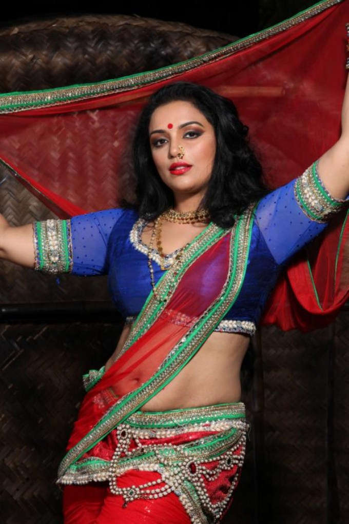 Shweta Menon Saree Dance Photos