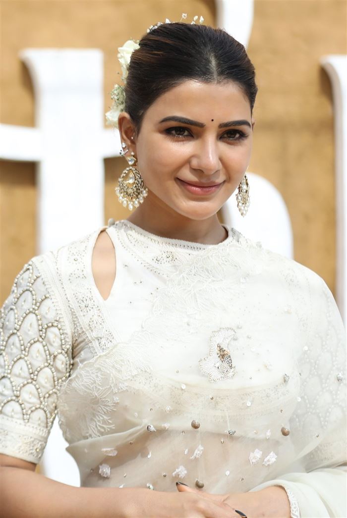 Samantha Cute Still In Shakunthalam Movie Launch