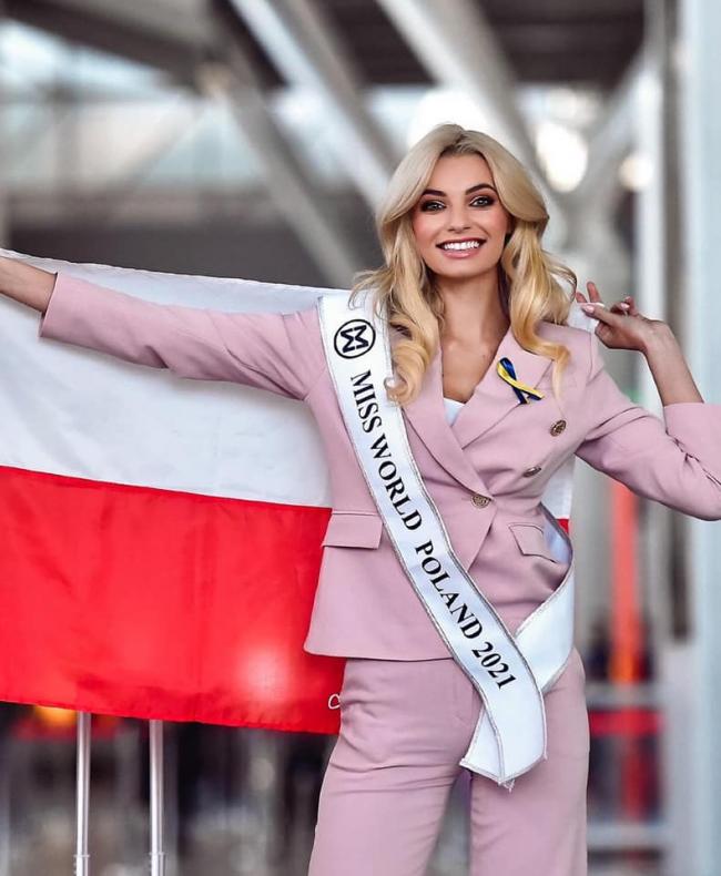 2021 Miss World Karolina Bielawska