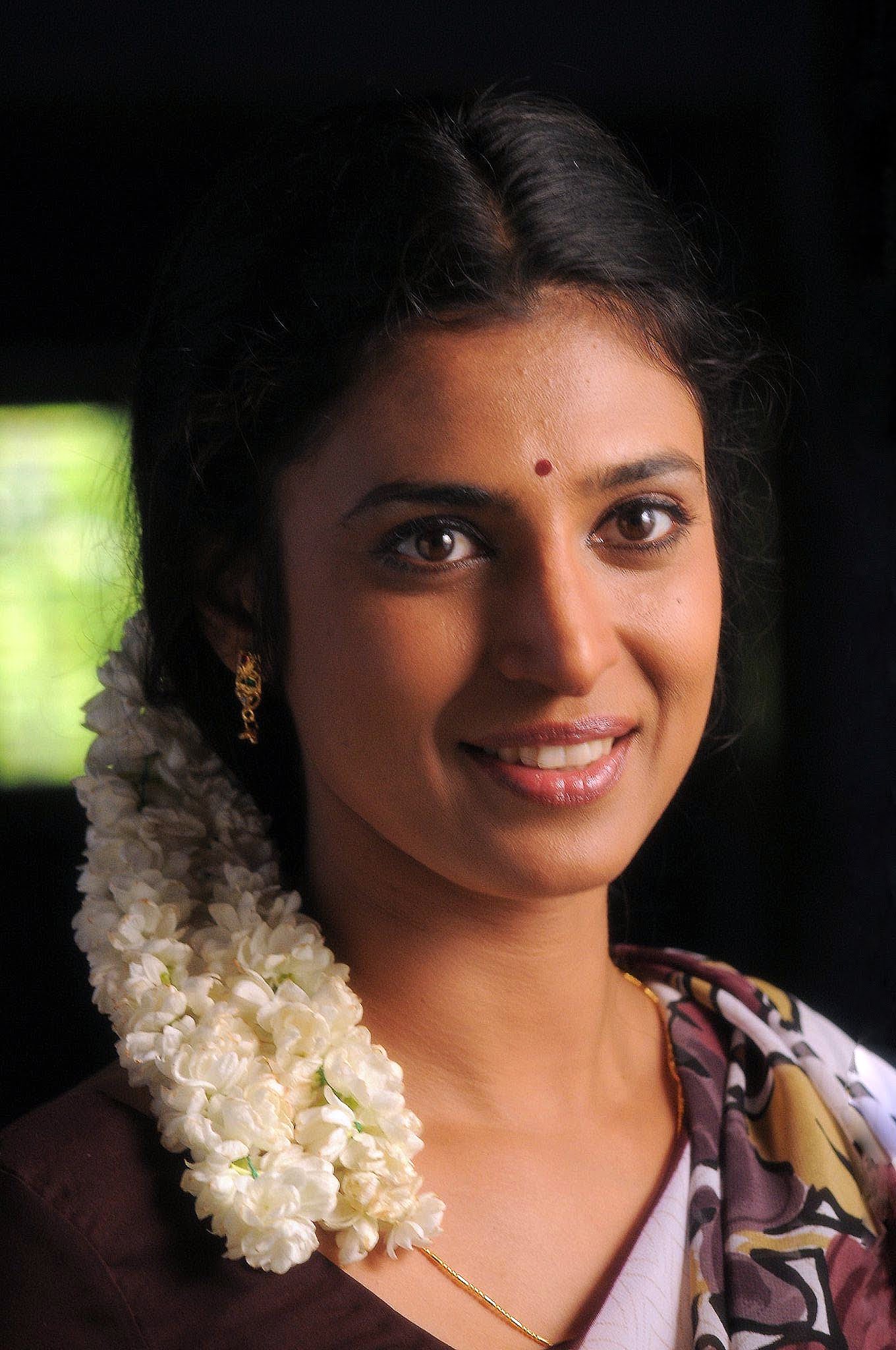 Actress Kasthuri Beautiful Pictures