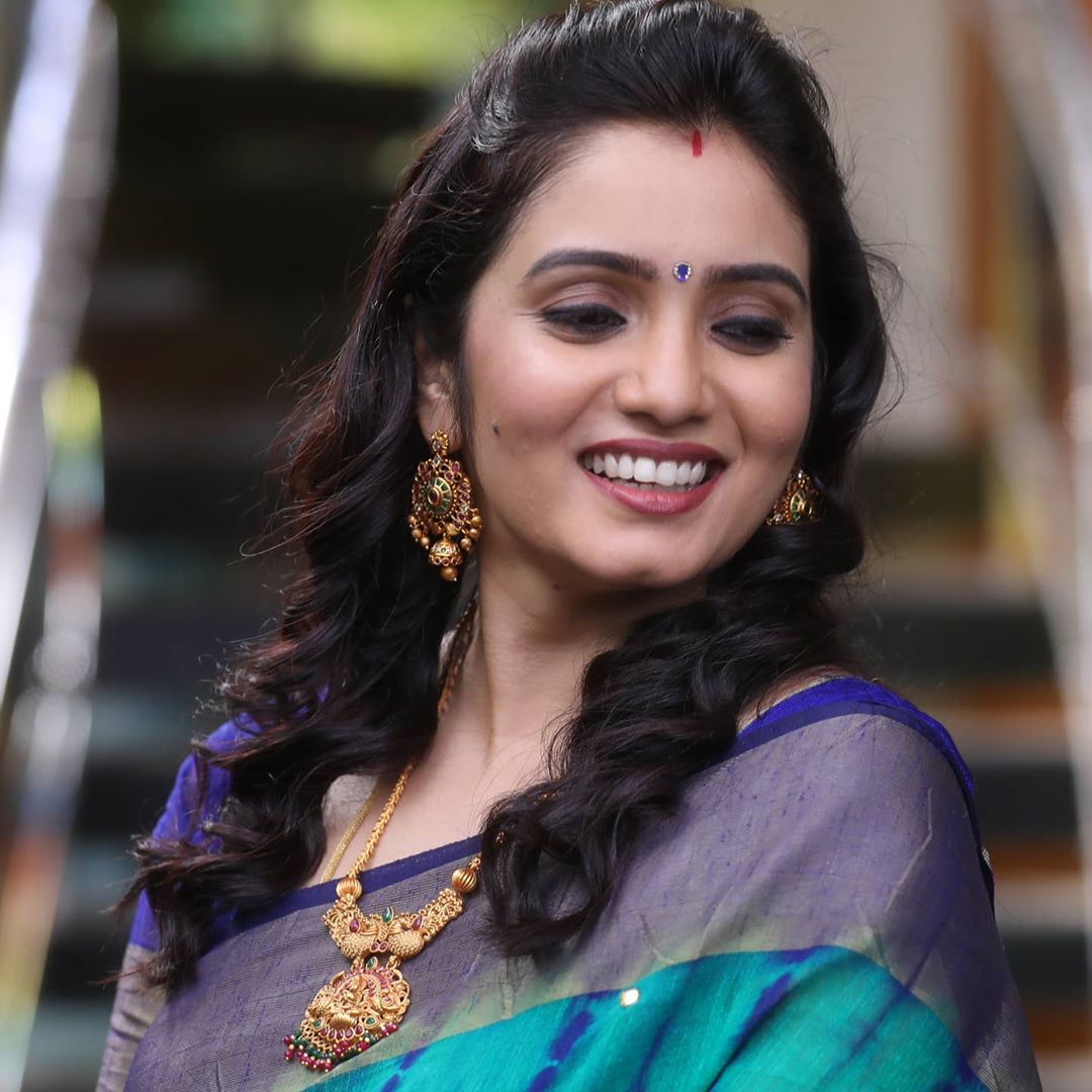 Srithika Sri Serial Actress Beautiful Pics