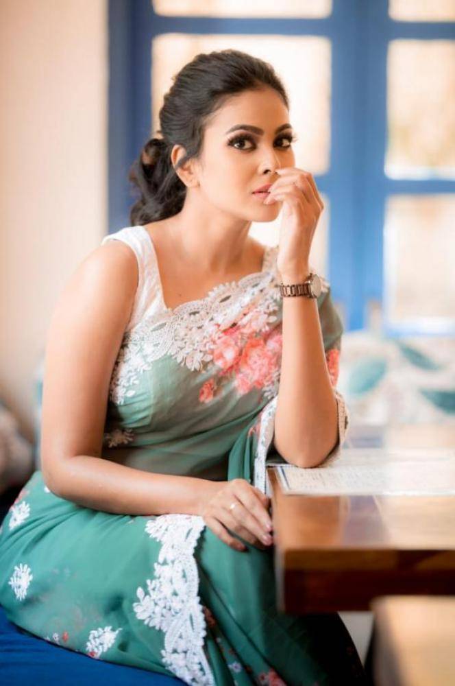 Actress Chandini Tamilarasan In Sleeveless Saree