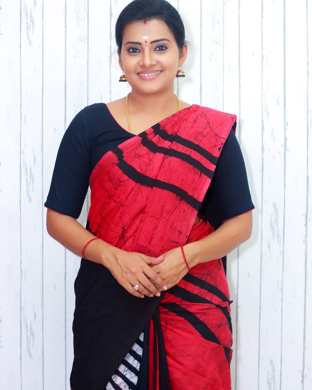 Shruthi Raj Red With Black Saree Pictures