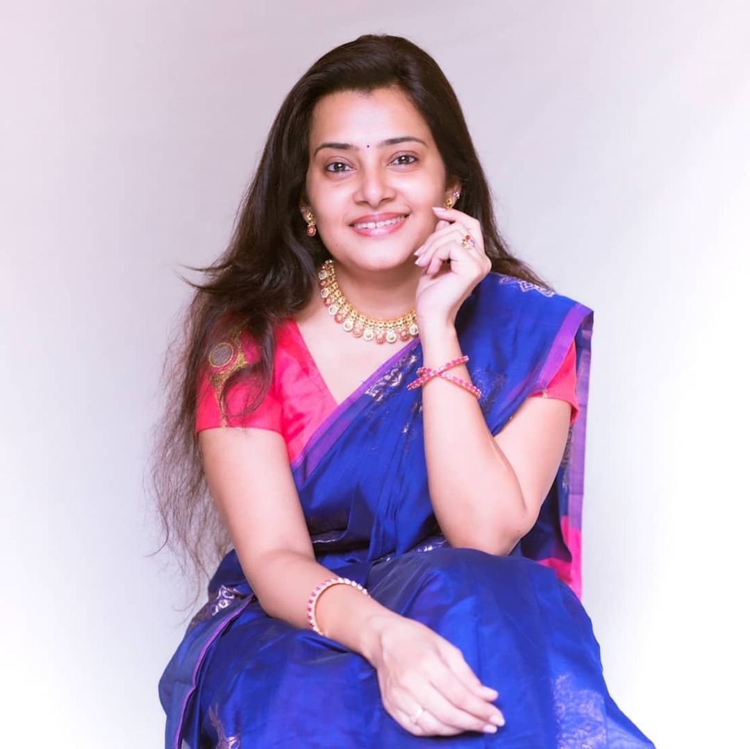 Tamil Serial Actress Shruthi Raj Silk Saree Fotos