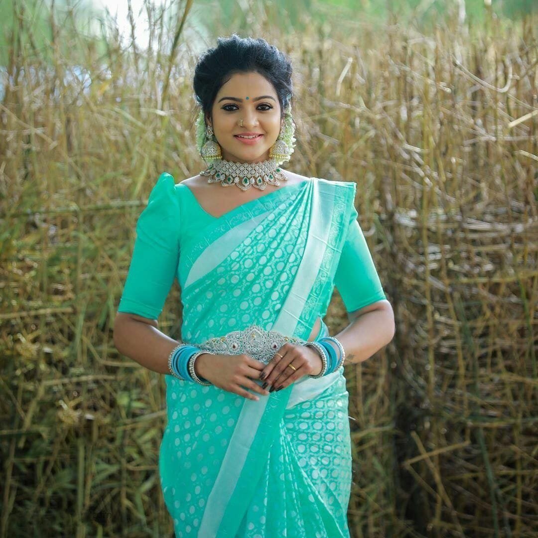 Vj Chitra Beautiful Pictures