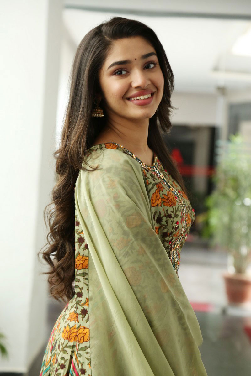Beautiful Actress Krithi Shetty Fotos