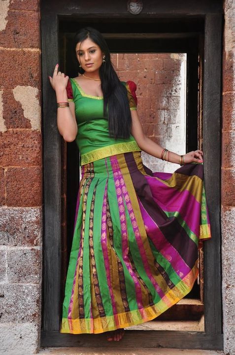 Actress Deepa Sannidhi Photoshoot Pics
