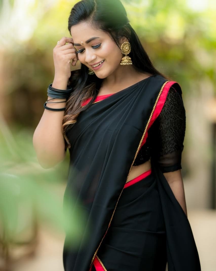 Gorgeous Actress Kaavya Arivumani Pictures