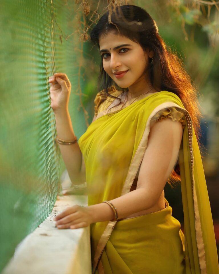 Iswarya Menon Cute Saree Pics