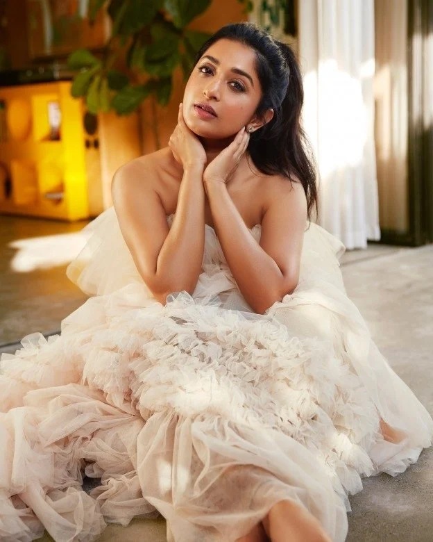 South Actress Meera Jasmine New Photos