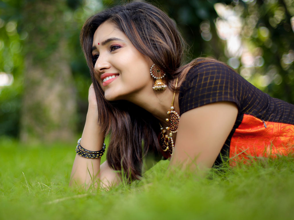 Actress Vani Bhojan Photogallery