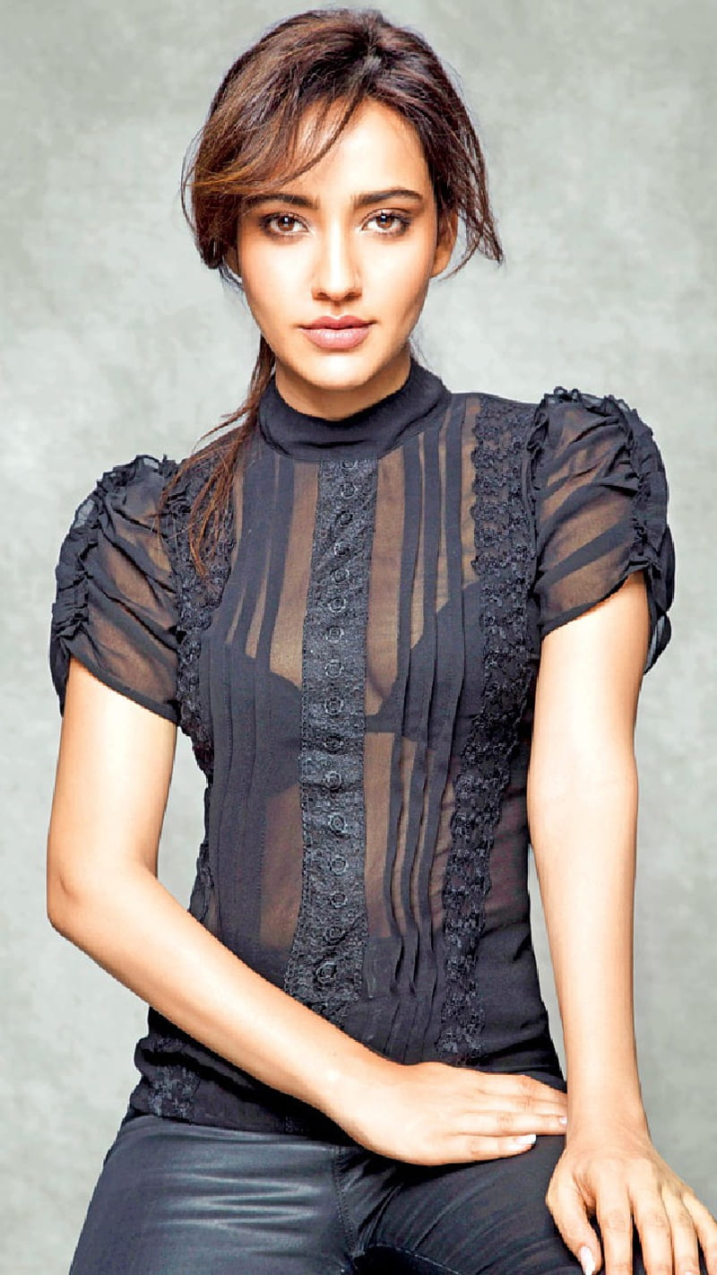 Gorgeous Actress Neha Sharma Cute Fotos