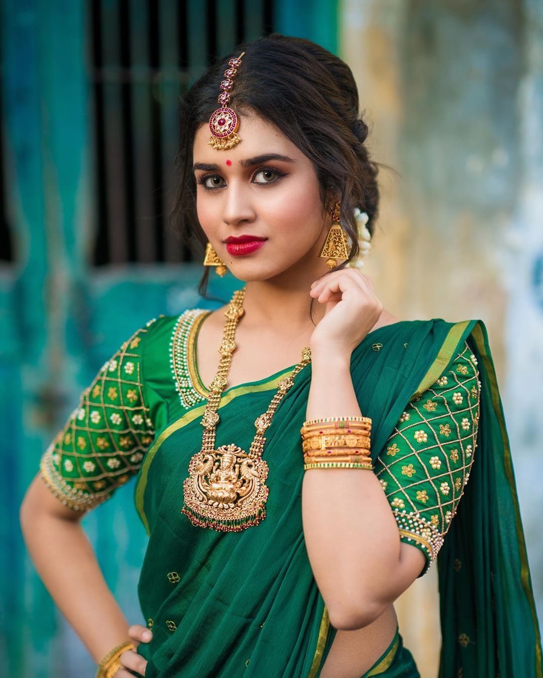 Tamil Actress Meenakshi Govindarajan In Green Saree