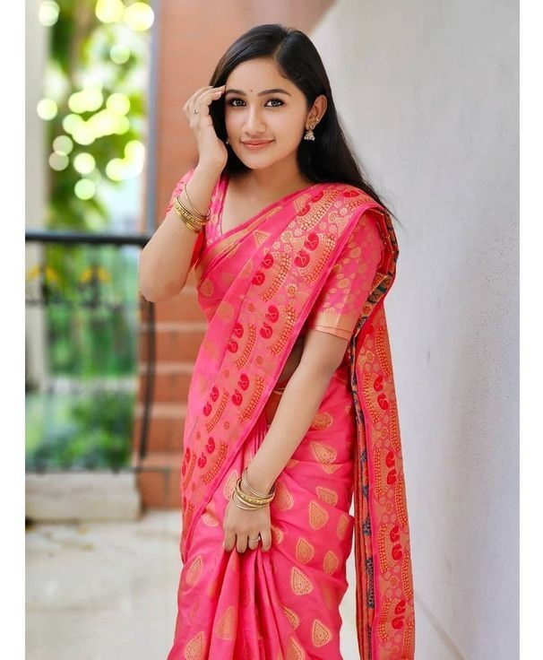 Tamil Serial Actress Raveena Daha In Pink Saree