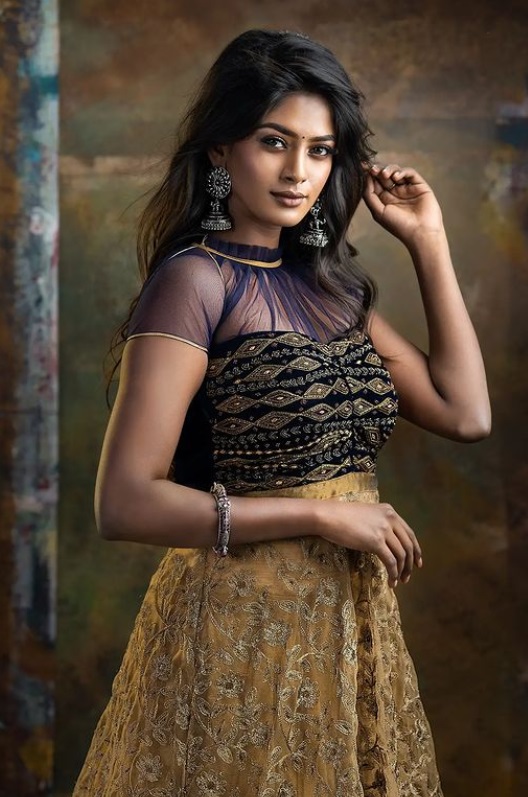 Tamil Serial Actress Vinusha Devi Pictures