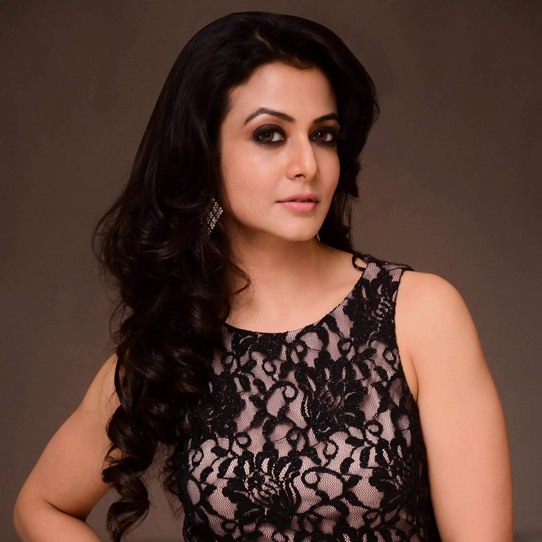 Koel Mallick Rolling Hair Pictures