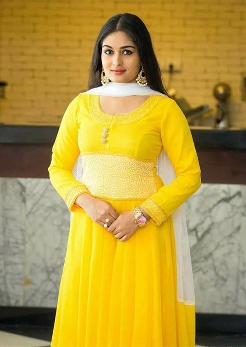 Prayaga Martin Yellow Dress Hd Photos