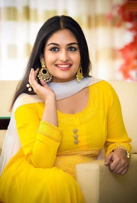 Prayaga Martin Yellow Dress Hd Wallpaper