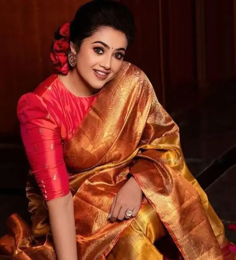 In Pics: 'Mr. and Mrs' show judge Sneha wows in a saree | Times of India