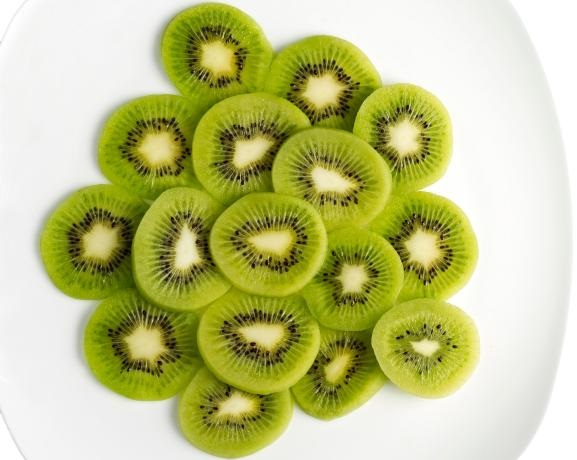 Kiwi Fruit Cutting Pics