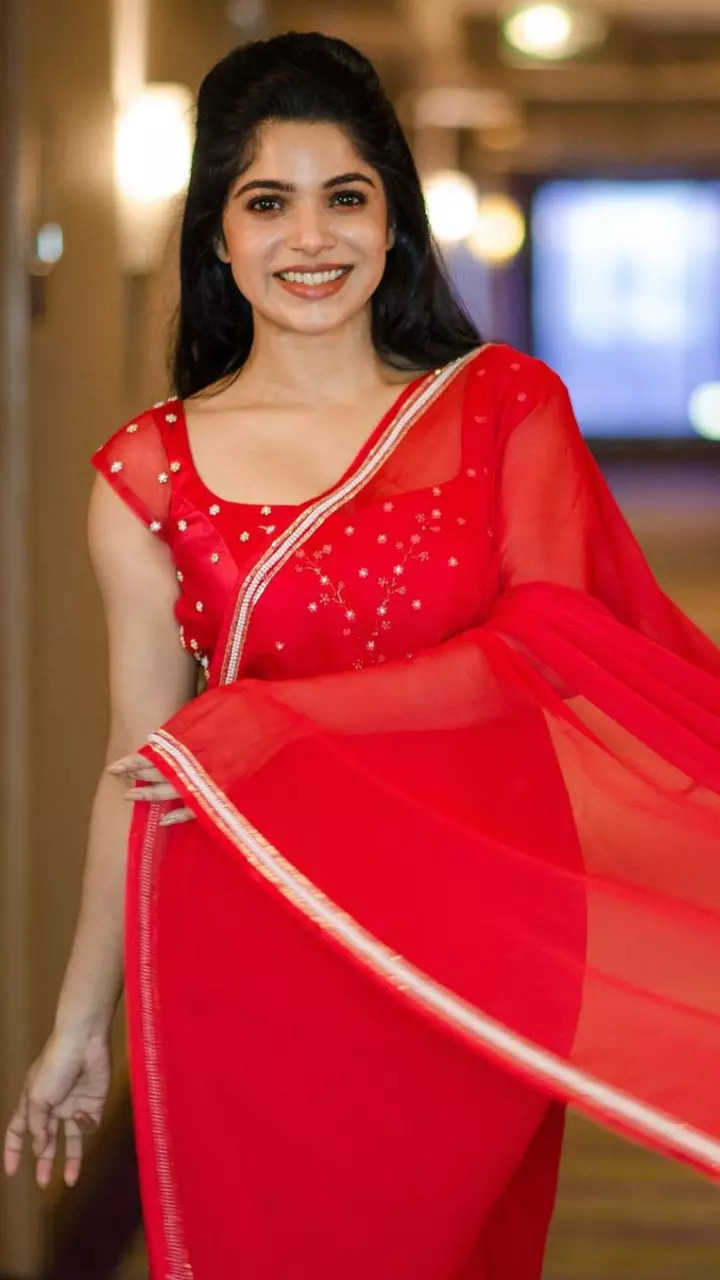 Tamil Actress Divya Bharathi In Red Saree